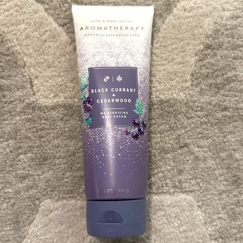 Bath and Body Works Black Currant + Cedarwood Aromatherapy